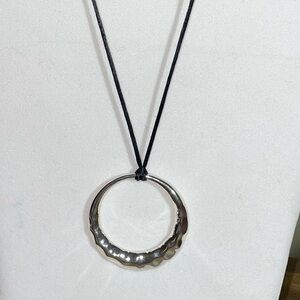 ⭐️FWP WHBM Hammered Circle Pendant Necklace